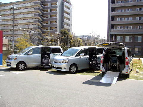 城東医誠会クリニックでは専用の送迎車による送迎を行っております