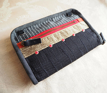 刺繍ブレードのマルチポーチ
